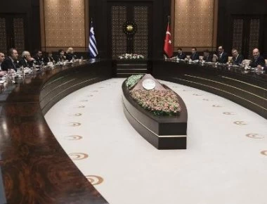 Χαμός στο twitter με την «κάσα-φέρετρο» στην συνάντηση Ερντογάν-Τσίπρα